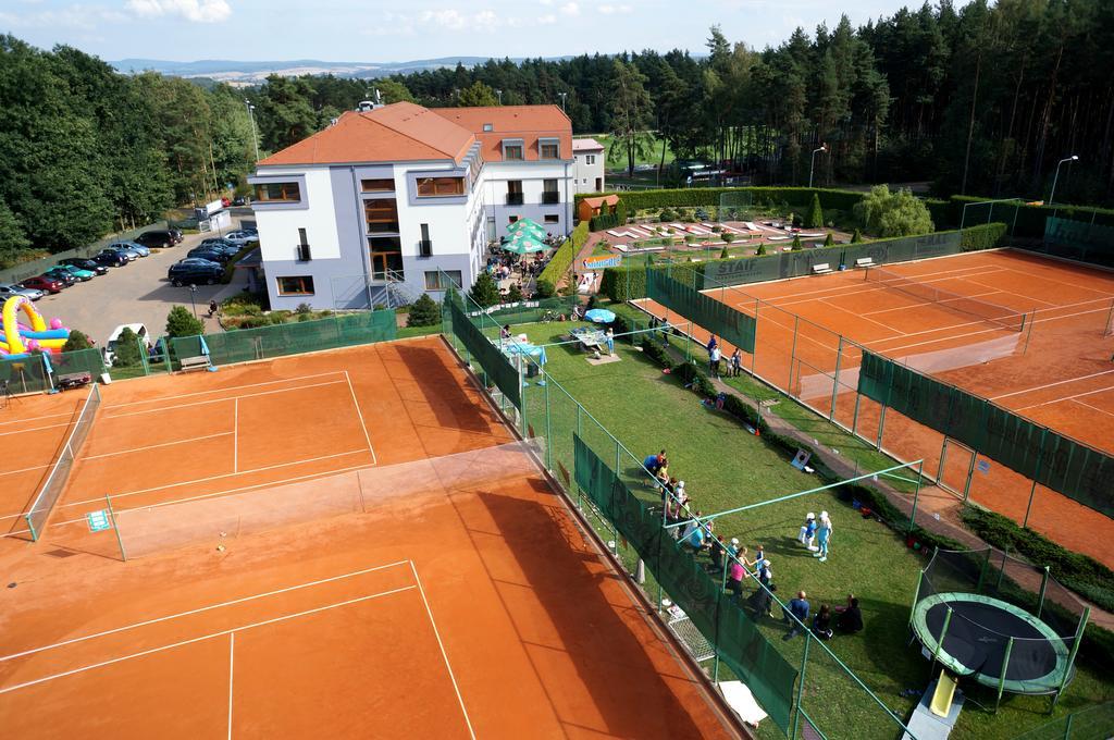 Hotel Sport Zruč Екстериор снимка