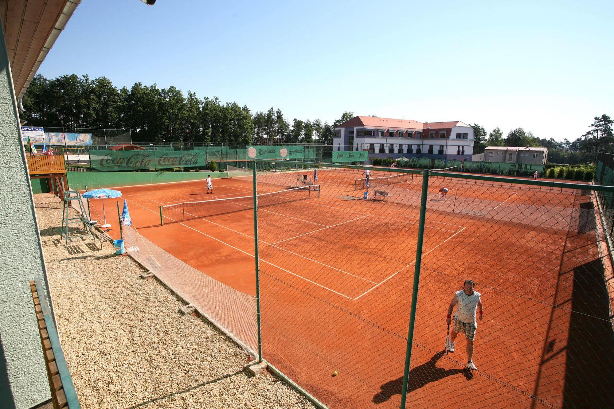 Hotel Sport Zruč Екстериор снимка