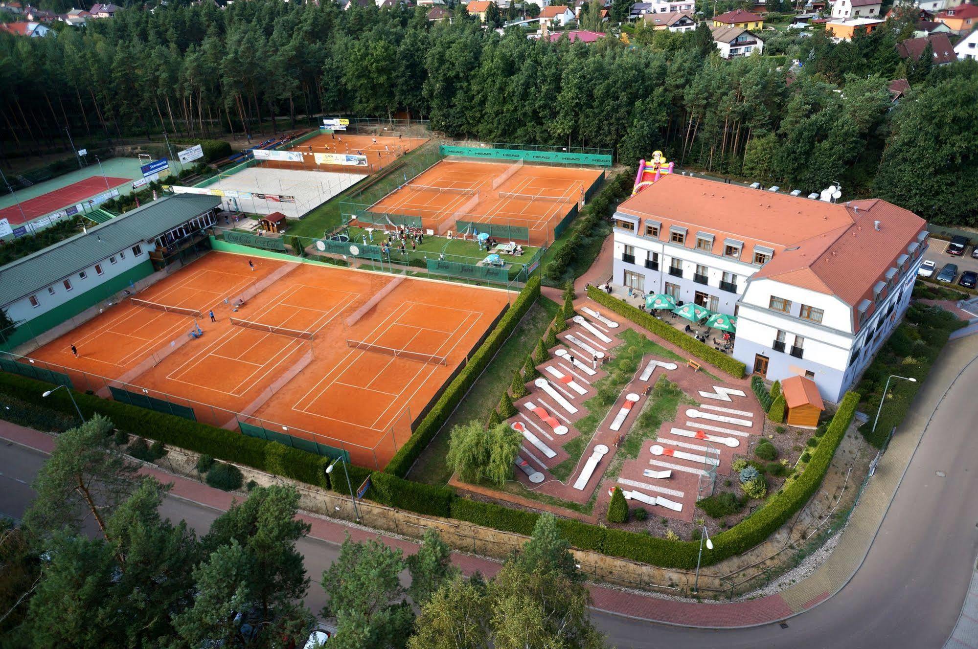 Hotel Sport Zruč Екстериор снимка